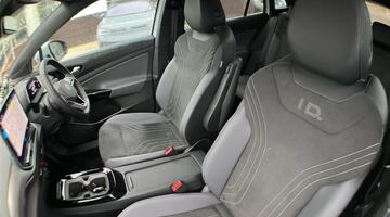 2025 Volkswagen Pro 77kWh Match Auto 5-door (White) - Image: 45