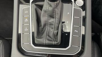 2024 Volkswagen TSI 13kWh R-Line Shooting Brake DSG Euro 6 5-door (Black) - Image: 15