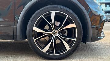 2023 Volkswagen TSI R-Line DSG Euro 6 5-door (Black) - Image: 5