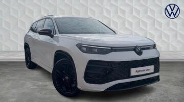 2025 Volkswagen TSI eHybrid 19.7kWh R-Line Edition DSG Euro 6 5-door (White) - Image: 1