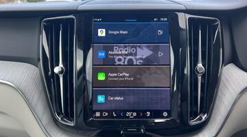 2025 Volvo 2.0 B5 MHEV Plus Auto Euro 6 5-door (Black) - Image: 7