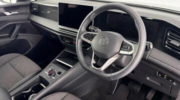 2025 Volkswagen ETSI MHEV Match DSG Euro 6 5-door (Black) - Image: 6