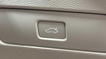 2025 Volvo 2.0 B4 MHEV Ultra Bright DCT Auto Euro 6 5-door (Black) - Image: 30