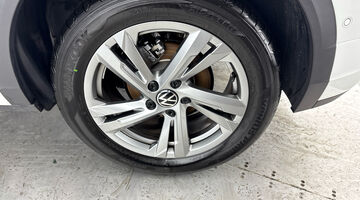 2025 Volkswagen TSI R-Line DSG Euro 6 5-door (White) - Image: 31