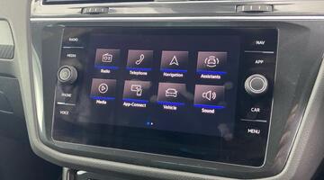 2022 Volkswagen TSI R-Line DSG Euro 6 5-door (Black) - Image: 18