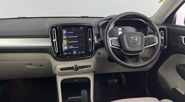 2020 Volvo 2.0 T4 Momentum Pro Auto Euro 6 5-door (Black) - Image: 8