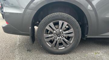 2025 Ford 2.0 320 EcoBlue Titanium Luxe Auto LEuro 6 5-door (Grey) - Image: 25