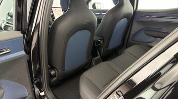 2025 Volvo Single Motor Extended Range 69kWh Plus Auto 5-door (Black) - Image: 32