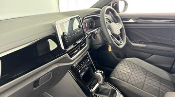 2025 Volkswagen TSI R-Line DSG Euro 6 5-door (Black) - Image: 2