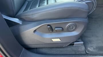 2025 Volkswagen 3.0 TDI V6 Black Edition Tiptronic 4Motion Euro 6 5-door (Red) - Image: 18