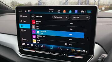 2025 Volkswagen Pro 77kWh Match Auto 5-door (White) - Image: 14