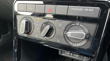 2025 Volkswagen 1.0 TSI Match Euro 6 5-door (Grey) - Image: 16