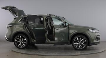 2025 Volkswagen ETSI MHEV Elegance DSG Euro 6 5-door (Green) - Image: 10