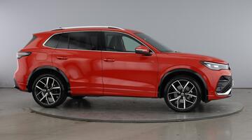 2025 Volkswagen 2.0 TDI R-Line DSG Euro 6 5-door (Red) - Image: 4
