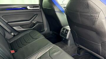 2025 Volkswagen 2.0 TSI R Fastback DSG 4Motion Euro 6 5-door (White) - Image: 32