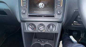 2017 Volkswagen TSI BlueMotion Tech Match Euro 6 5-door (White) - Image: 25