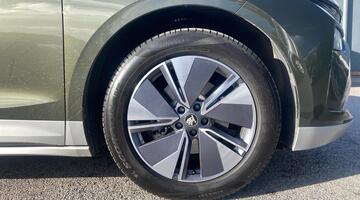 2025 Škoda 63kWh 60 Edition Auto 5-door (Green) - Image: 5