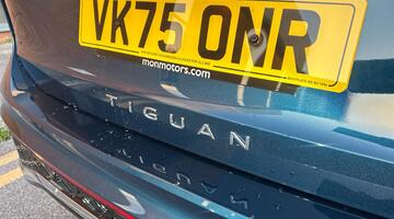 2025 Volkswagen ETSI MHEV R-Line DSG Euro 6 5-door (Blue) - Image: 11