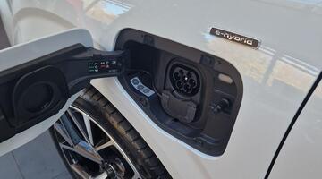 2025 Audi E-hybrid Launch Edition Sportback S Tronic Euro 6 5-door 26kWh (White) - Image: 8