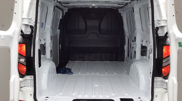 2025 Ford 320 Duratec 11.8kWh Trend Auto L1 Euro 6 5-door (White) - Image: 19