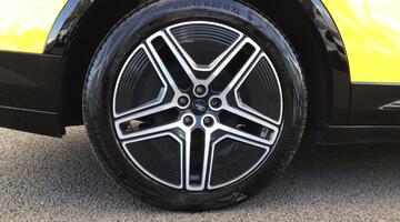 2025 Ford Extended Range 77kWh Premium Auto 5-door (Yellow) - Image: 12