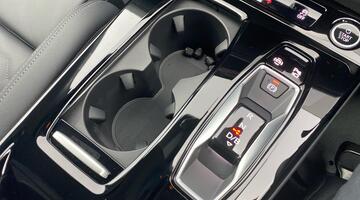 2025 Audi 100kWh S line Auto quattro 5-door (Grey) - Image: 24