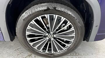 2025 Volkswagen ETSI MHEV Life DSG Euro 6 5-door (Purple) - Image: 5