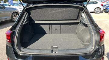 2025 Volkswagen TSI Match DSG Euro 6 5-door (Black) - Image: 10