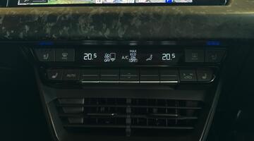 2025 Audi Performance 105kWh Carbon Black Auto quattro 4-door (Green) - Image: 21