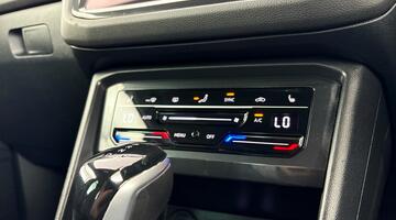 2021 Volkswagen TSI R-Line DSG Euro 6 5-door (Black) - Image: 25