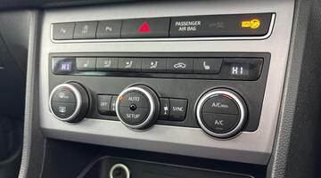 2022 SEAT 2.0 TDI FR Sport Euro 6 5-door (Black) - Image: 13