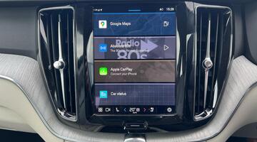 2025 Volvo 2.0 B5 MHEV Plus Auto Euro 6 5-door (Black) - Image: 57