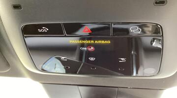 2025 Volvo Twin Performance 69kWh Plus Auto 5-door (Black) - Image: 38