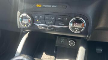 2020 Ford 2.0 EcoBlue MHEV Titanium First Edition Euro 6 5-door (Silver) - Image: 33