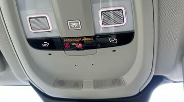 2025 Volvo 2.0 B5 MHEV Plus Auto Euro 6 5-door (Black) - Image: 51