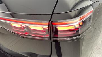 2025 Volkswagen 2.0 TSI R-Line DSG Euro 6 5-door (Black) - Image: 35