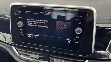 2025 Volkswagen TSI R-Line DSG Euro 6 5-door (Black) - Image: 25