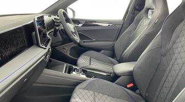 2025 Volkswagen ETSI MHEV R-Line DSG Euro 6 5-door (Black) - Image: 41