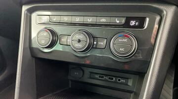 2019 Volkswagen 2.0 TDI R-Line Tech DSG 4Motion Euro 6 5-door (Grey) - Image: 22