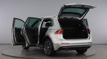 2019 Volkswagen 2.0 TDI R-Line Tech DSG 4Motion Euro 6 5-door (Grey) - Image: 11