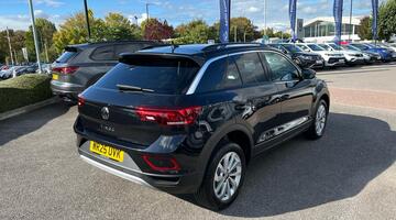 2025 Volkswagen TSI Match DSG Euro 6 5-door (Black) - Image: 39