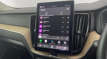 2025 Volvo 2.0 B5 MHEV Plus Pro Auto Euro 6 5-door (Grey) - Image: 27