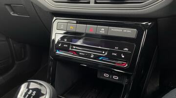 2025 Volkswagen 1.0 TSI Black Edition Euro 6 5-door (Black) - Image: 14