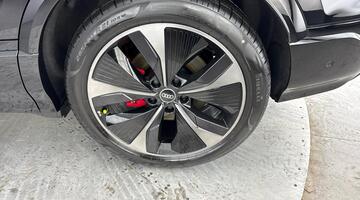 2025 Audi SQ6 SUV Edition 1 e-tron 360,00 kW (Black) - Image: 36