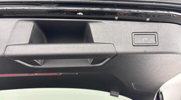 2025 Volkswagen Pro 77kWh Black Edition Auto 5-door (Black) - Image: 31