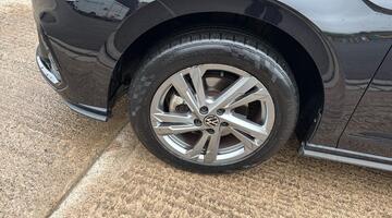 2023 Volkswagen 1.0 TSI R-Line DSG Euro 6 5-door (Black) - Image: 21