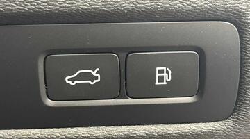 2025 Volvo 2.0h T8 18.8kWh Ultra Dark Auto Euro 6 5-door (Silver) - Image: 30