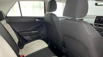 2023 Volkswagen TSI Style DSG Euro 6 5-door (Red) - Image: 26