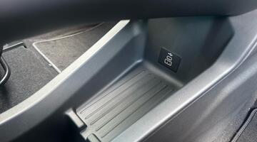 2026 Ford Standard Range 43kWh Premium Auto 5-door (Yellow) - Image: 31