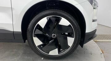 2025 Volvo Single Motor Extended Range 69kWh Plus Auto 5-door (White) - Image: 5